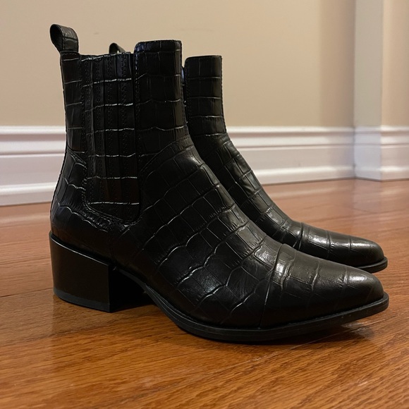 Vagabond Shoemakers Marja Embossed Chelsea Boot - Picture 1 of 5